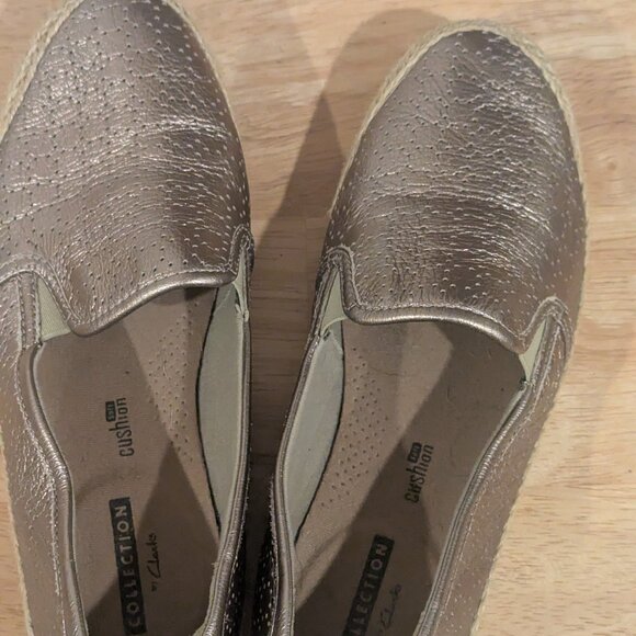 Clarks Metallic Gold Leather Slip On Flats with Comfort Insoles-Women's Size 6 - Picture 4 of 7